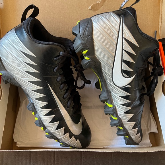 nike alpha menace shark cleats